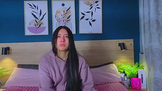 Snapshot of SarahMiler_ chatting on November 24, 1:22 pm SarahMiler online show from November 24, 1:22 pm