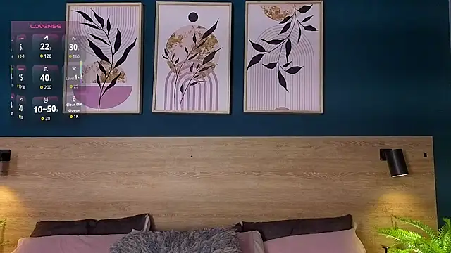 Snapshot of SarahMiler_ chatting on November 28, 10:12 pm SarahMiler online show from November 28, 10:12 pm