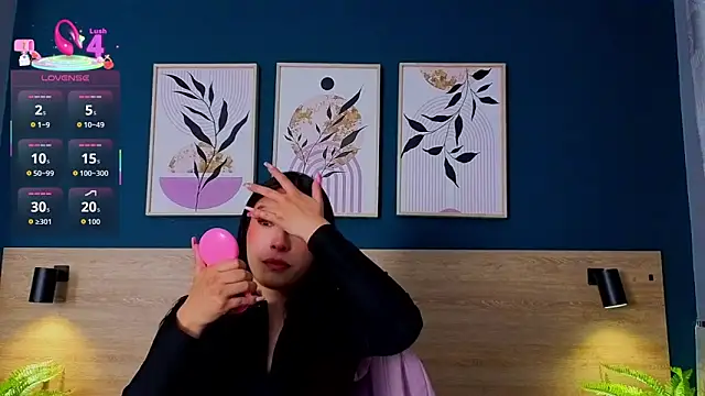 Snapshot of SarahMiler_ chatting on December 3, 7:34 pm SarahMiler online show from December 3, 7:34 pm