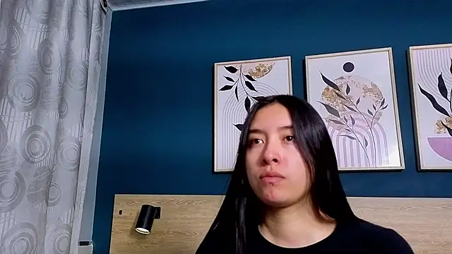 Snapshot of SarahMiler_ chatting on December 5, 7:43 pm SarahMiler online show from December 5, 7:43 pm