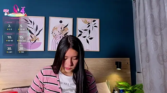 Snapshot of SarahMiler_ chatting on December 15, 5:39 pm SarahMiler online show from December 15, 5:39 pm