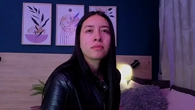 SarahMiler  online show from February 21, 11:11 am