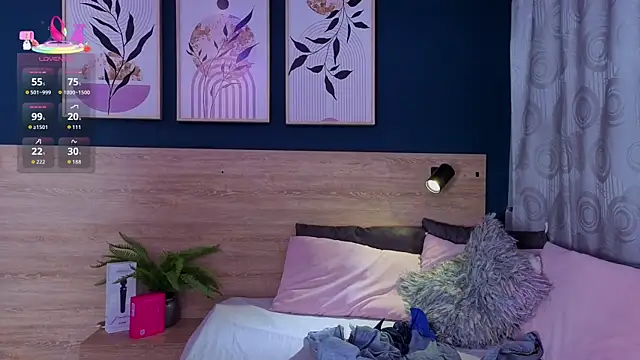 SarahMiler  online show from February 23, 11:51 am