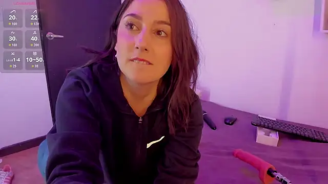 Snapshot of Samaraa_Smith chatting on October 6, 12:02 pm Samaraa Smith online show from October 6, 12:02 pm