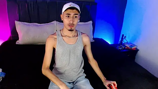 Snapshot of Toyboy_richard chatting on July 14, 10:21 am Toyboy richard online show from July 14, 10:21 am