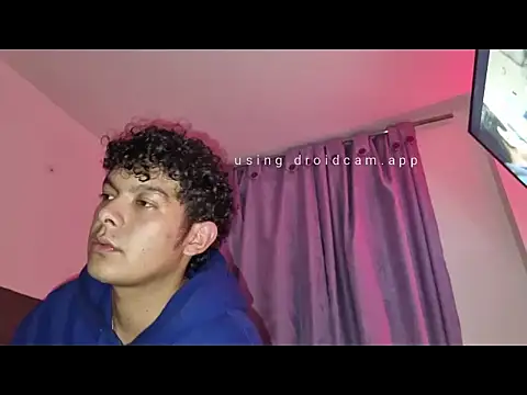 Snapshot of HotYoungCoupleLive chatting on November 17, 11:32 pm HotYoungCoupleLive online show from November 17, 11:32 pm