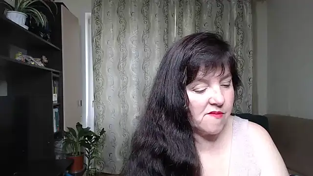 Snapshot of Illusionq chatting on June 7, 10:30 am Illusionq online show from June 7, 10:30 am