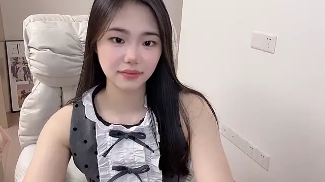 Snapshot of suki-1 chatting on December 1, 7:13 am suki-1 online show from December 1, 7:13 am