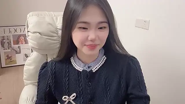 Snapshot of suki-1 chatting on December 3, 8:45 am suki-1 online show from December 3, 8:45 am