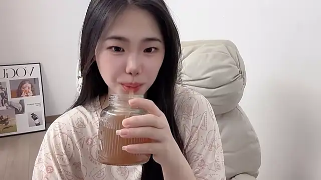 Snapshot of suki-1 chatting on June 18, 8:58 am suki-1 online show from June 18, 8:58 am