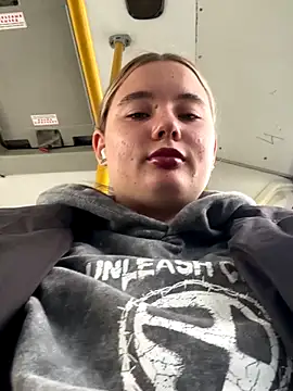 Snapshot of StephanieMur chatting on September 15, 5:29 am StephanieMur online show from September 15, 5:29 am