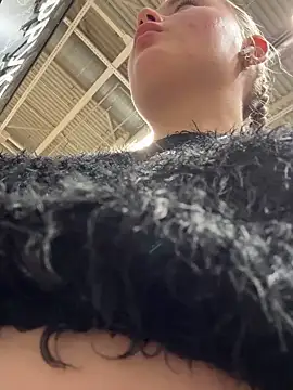 Snapshot of StephanieMur chatting on September 28, 5:02 am StephanieMur online show from September 28, 5:02 am