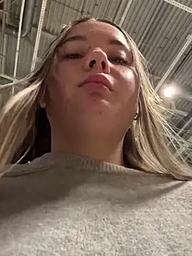 Snapshot of StephanieMur chatting on October 11, 4:01 am StephanieMur online show from October 11, 4:01 am