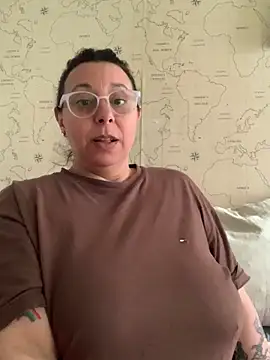Snapshot of LupeLok chatting on May 31, 7:26 pm LupeLok online show from May 31, 7:26 pm