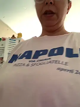Snapshot of LupeLok chatting on June 2, 5:37 pm LupeLok online show from June 2, 5:37 pm