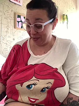 Snapshot of LupeLok chatting on June 11, 4:05 pm LupeLok online show from June 11, 4:05 pm