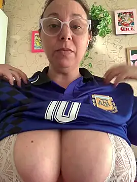 Snapshot of LupeLok chatting on July 16, 4:24 pm LupeLok online show from July 16, 4:24 pm
