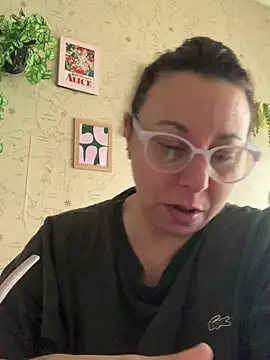 Snapshot of LupeLok chatting on July 24, 3:21 pm LupeLok online show from July 24, 3:21 pm