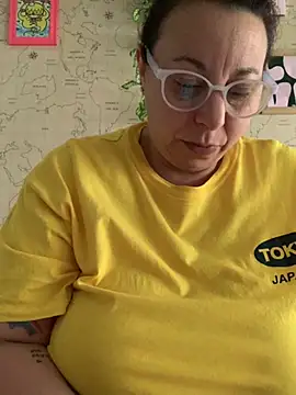 Snapshot of LupeLok chatting on July 25, 12:47 pm LupeLok online show from July 25, 12:47 pm