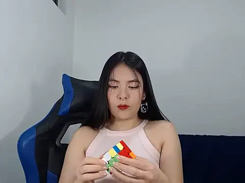 Snapshot of EloiseJun chatting on October 26, 10:36 pm EloiseJun online show from October 26, 10:36 pm