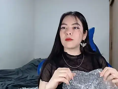 Snapshot of EloiseJun chatting on November 29, 5:43 am EloiseJun online show from November 29, 5:43 am