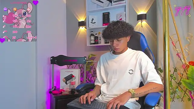 Snapshot of _taylor_black chatting on July 7, 8:35 pm taylor black online show from July 7, 8:35 pm