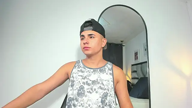 lianfox  online show from May 25, 12:33 pm