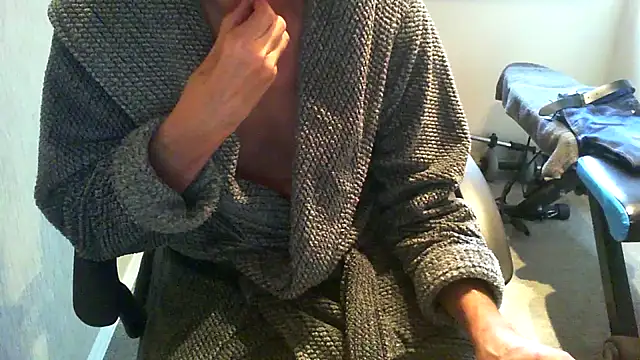 Snapshot of rogpb chatting on October 17, 8:39 am rogpb online show from October 17, 8:39 am