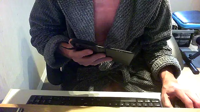 Snapshot of rogpb chatting on December 1, 9:25 am rogpb online show from December 1, 9:25 am