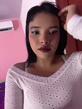 Snapshot of Ada_sienn chatting on May 22, 1:13 am Ada sienn online show from May 22, 1:13 am