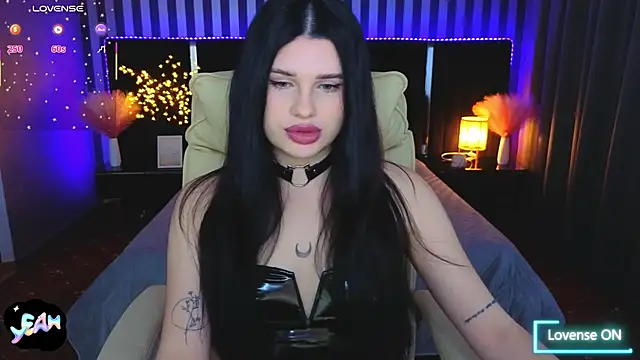 Snapshot of Neyla_Charm chatting on February 11, 8:03 pm Neyla Charm online show from February 11, 8:03 pm