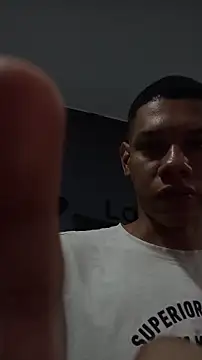 Snapshot of milo_cruz chatting on December 17, 11:44 pm milo cruz online show from December 17, 11:44 pm