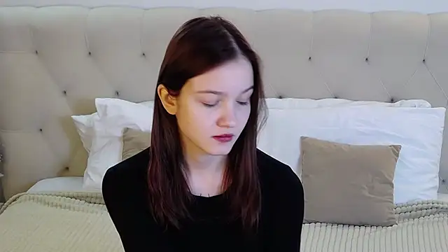 MichelleRoux online show from November 7, 1:22 pm