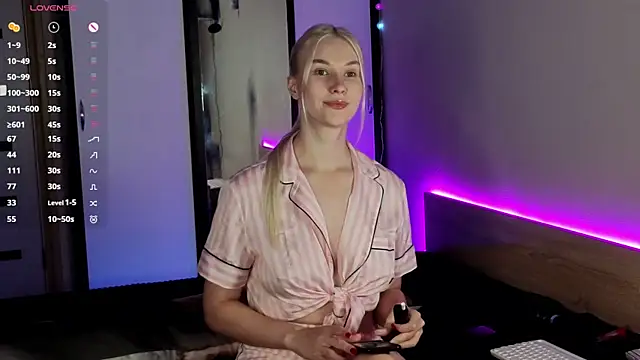 HitchcocianBlonde online show from October 1, 6:03 pm