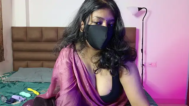 Snapshot of Gulaboo100 chatting on September 28, 6:19 am Gulaboo100 online show from September 28, 6:19 am