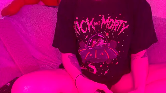 Snapshot of Little-Red21 chatting on October 15, 11:27 pm Little-Red21 online show from October 15, 11:27 pm