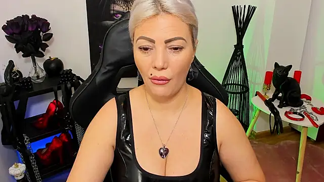 demisweet online show from January 26, 10:55 am