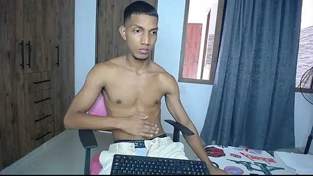 Snapshot of miguelmarcus chatting on October 3, 5:54 pm miguelmarcus online show from October 3, 5:54 pm