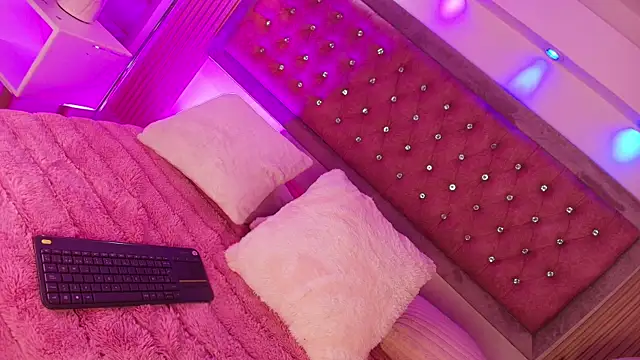 MylaDreams online show from July 30, 3:27 am