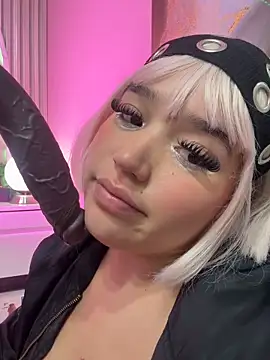 hinata dolly online show from April 29, 5:30 pm
