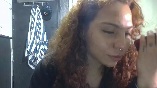 Snapshot of VioletV chatting on May 23, 12:16 am VioletV online show from May 23, 12:16 am