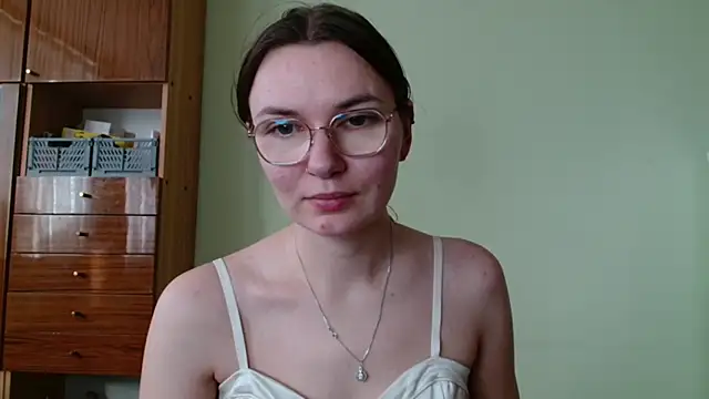 Snapshot of LooveELLYx chatting on October 23, 1:32 pm LooveELLYx online show from October 23, 1:32 pm