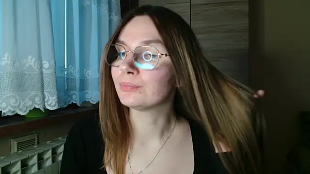 Snapshot of LooveELLYx chatting on October 29, 3:36 pm LooveELLYx online show from October 29, 3:36 pm