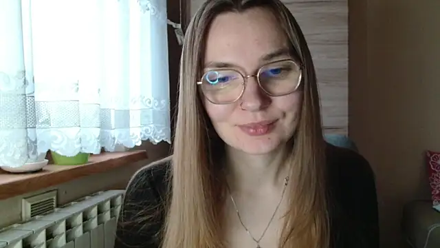 Snapshot of LooveELLYx chatting on December 5, 7:28 am LooveELLYx online show from December 5, 7:28 am