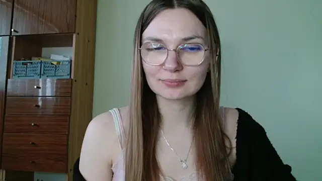 LooveELLYx online show from February 12, 7:36 am