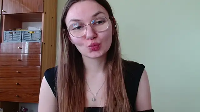 LooveELLYx online show from February 27, 7:52 am