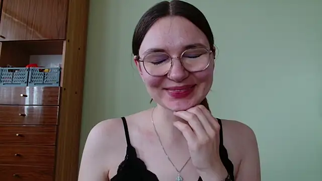 Snapshot of LooveELLYx chatting on May 8, 6:30 am LooveELLYx online show from May 8, 6:30 am