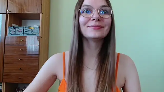 Snapshot of LooveELLYx chatting on May 28, 6:32 am LooveELLYx online show from May 28, 6:32 am