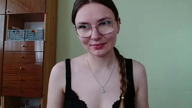 Snapshot of LooveELLYx chatting on June 11, 6:33 am LooveELLYx online show from June 11, 6:33 am