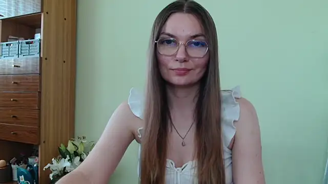 Snapshot of LooveELLYx chatting on June 22, 1:30 pm LooveELLYx online show from June 22, 1:30 pm